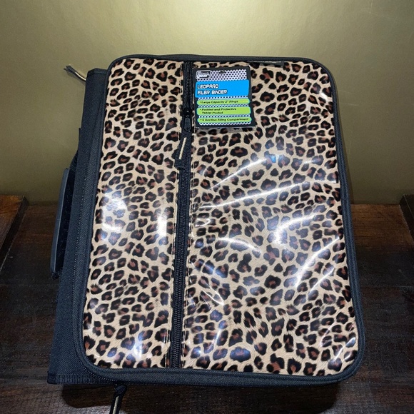 New Tech Gear Leopard Padded Zipper Binder School Office Organizer - Picture 1 of 8